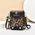 Borsa a tracolla leopardata chic con dettagli dorati e grazioso ciondolo a vitello - Leopardo Marrone / Marrone
