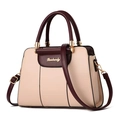 Minimalistische beige und bordeauxrote strukturierte Umhängetasche mit goldenen Details - Beige
