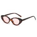 Gafas de sol ovaladas de ojo de gato con montura de carey y lentes rosa con remaches oro - Montura de Carey Lentes Rosas