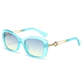Occhiali da sole a farfalla da donna con montatura azzurra e dettagli metallici oro - Montatura Blu Lenti Verde Giallo