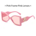 Lunettes de soleil oversize avec monture rose, verres roses et logo doré - Standard / Montures roses normales avec verres roses (incl. TVA 13 %)