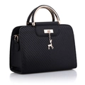 Bolso de mano negro de moda en cuero sintético con colgante de ciervo dorado y acolchado V - Negro