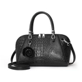 Sac Boston classique noir à motif crocodile avec pendentif rose et finitions argentées - Noir