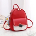 Minimochila acolchada en rojo y blanco con colgante de margarita y hebilla dorada - Rojo