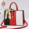 Borsa a mano tricolore con trama a coccodrillo e sciarpa di seta decorativa chic - Borgogna