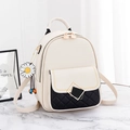 Mochila elegante de cuero PU crema con base acolchada negra y detalles metálicos dorados - Blanco