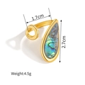 Dettaglio macro dell'anello a goccia in abalone con dimensioni 1,7 cm di larghezza e 2,7 cm - Stile E Colorato