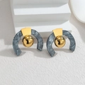 Boucles d'oreilles C en acier avec résine marbre gris et pendentifs sphères dorées - Gris Noir