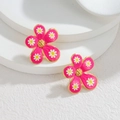 Pendientes de margarita rosa en acero inoxidable dorado con diseño de esmalte floral - Rojo Rosa (Patrón de Margaritas)