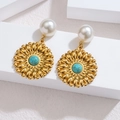 Boucles d'oreilles tournesol en or 18k avec perle blanche et détail en turquoise - Forme de Tournesol Bohème (Style E)