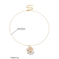 Vista dettagliata del ciondolo a fiore in perla e oro 18k con dimensioni e peso - Collana a Fiore