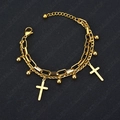 Pulsera de doble capa chapada en oro de 18k con dijes de cruz y cuentas de metal - Dorado