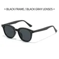 Gafas de sol polarizadas con montura negra y lentes gris oscuro con remaches de plata - Régulier / Montura Negra Lentes Gris Negro