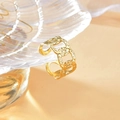 Anillo abierto vintage estilo punk de eslabones huecos dorados sobre un plato - Abierto Ajustable / Dorado