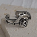 Anello vintage regolabile in acciaio al titanio con totem a stella e finitura rustica - Stile Totem Ottagramma Vintage (R549)