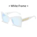 Lunettes de soleil œil-de-chat blanches à monture épaisse avec détail en métal doré - Standard monture blanche / Blanc