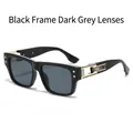 Gafas de sol cuadradas de gran tamaño con montura negra y patillas doradas caladas - Montura Negra Lentes Gris Negro