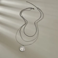 Collier multicouche en acier inoxydable argenté avec pendentif pièce et chaîne - Argenté