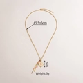Dettaglio collana a catena dorata con nappe di perline colorate e lunghezza di 45,5 cm - Stile Nappine Colorate a Raggi di Sole (N1771-B)