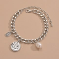 Bracciale a catena vintage argento con moneta, perla barocca e ciondolo quadro - Stile Moneta e Perla Vintage