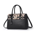 Borsa nera goffrata coccodrillo con patta motivo serpente e lucchetto dorato decorativo - Patchwork Serpente Nero e Rosa