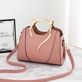 Sac à main rose avec poignée en métal oreilles de chat et bandoulière réglable - Rose