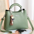 Grüne Handtasche mit Webmuster, süßem Kuh-Anhänger und verstellbarem Schulterriemen für Damen - Grün