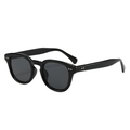 Lunettes de soleil carrées noires classiques avec rivets argentés et monture polie - Monture Noire Verres Gris
