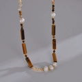 Retro handgemaakte tijgeroog en parel ketting met roestvrijstalen gouden accenten - Buisparel Parelketting (Tijgeroog Stijl)
