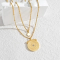Collier double rang doré avec pendentif pièce de monnaie texturée et petit pendentif étoile - Collier médaillon soleil à double couche