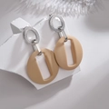 Orecchini geometrici ovali in argento e beige opaco con un design traforato - Orecchini Tondi Grandi Esagerati Colore Acciaio Stile Hong Kong