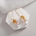 Orecchini vintage a forma di U in oro con eleganti grappoli di perle bianche - Orecchini a grappolo di perle color oro