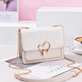 Borsa a tracolla bianco crema con patta glitterata e chiusura a cuore dorata - Bianco Sporco