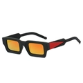 Lunettes de soleil carrées noir mat rétro avec verres réfléchissants orange vifs - Standard / Standard (monture noire et verres miroirs rouges)