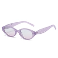 Minimalistische Katzenaugen-Sonnenbrille in Hellviolett mit weißem Vier-Stich-Detail - Normal / Lila Rahmen Blau Rosa Gläser