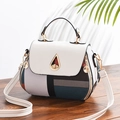Dames crossbodytas met geometrische kleurvlakken en wit lederen handvat voor vrouwen - Gebroken Wit / Waterdruppelgesp