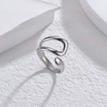 Anello aperto minimalista in argento lucido con design curvo a doppio strato - Color Acciaio