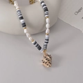 Collana polpo con conchiglia naturale, perle barocche e dischetti di argilla - Stile Perle in Argilla Polimerica Conchiglia Perla (N1941-B)