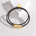 Bracciale a doppio giro in pelle intrecciata nera con eleganti dettagli in metallo dorato - Nero