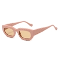 Lunettes de soleil carrées modernes avec monture rose, texture point de croix et verres ambre - Standard / Standard (TVA de 13 % incluse) monture rose et verres thé clair