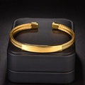 Bracciale a cavo dorato con targhetta lucida personalizzabile per incisione di design - Stile Piastra Metallica Rettangolare (B911-02)