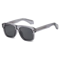 Lunettes de soleil carrées polarisées avec monture grise transparente et noyau métallique - Standard / Standard (incl. TVA 13 %) Standard (incl. TVA 13 %) monture gris transparent avec verres gris