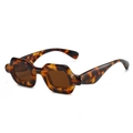 Gafas de sol Y2K carey con lentes marrones y montura ancha en vista lateral de 45 grados - Montura de Leopardo Lente Marrón