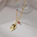 Elegante collana in oro 14K con ciondolo a foglia, gemma rosa e perline colorate - Stile Oro Multicolore