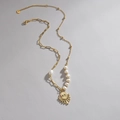 Goldene Edelstahlkette mit Sonnen-Evil-Eye-Anhänger, Perlen und Paperclip-Kette - Asymmetrische Sonne Böser Blick Perlenhalskette