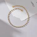 Minimalistisches 14K vergoldetes Edelstahl-Fußkettchen mit geometrischen Perlen und Verschluss - Geometrischer Würfelperlen-Stil / Gold