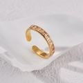 Minimalistischer vergoldeter Ring mit eckigen Zirkonia-Steinen auf Steintablett - Einstellbar Offen / Gold Mit Rosa-Weißen Zirkonia Eingelegt (R711-fen)