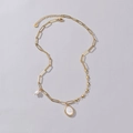 Collier plaqué or 14K asymétrique avec chaîne à cœurs, perle et pendentif ovale - Doré