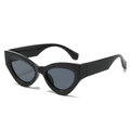 Occhiali da sole cat-eye moderni neri con lenti grigio scuro in vista a 45 gradi - Montatura Nero Lucido Lenti Grigie