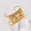 Bracciale rigido dorato con libellula su una trama metallica intrecciata fine - Stile Design Libellula (B976-qt)